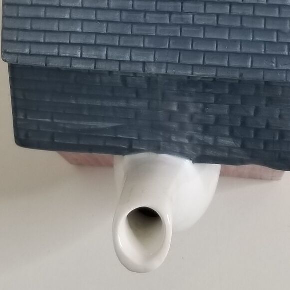 RED Barn Teapot Ceramic - Picture 9 of 12